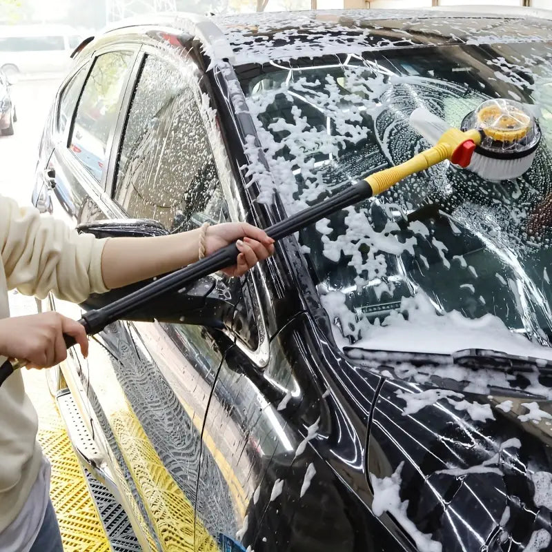 Auto-rotating car wash brush