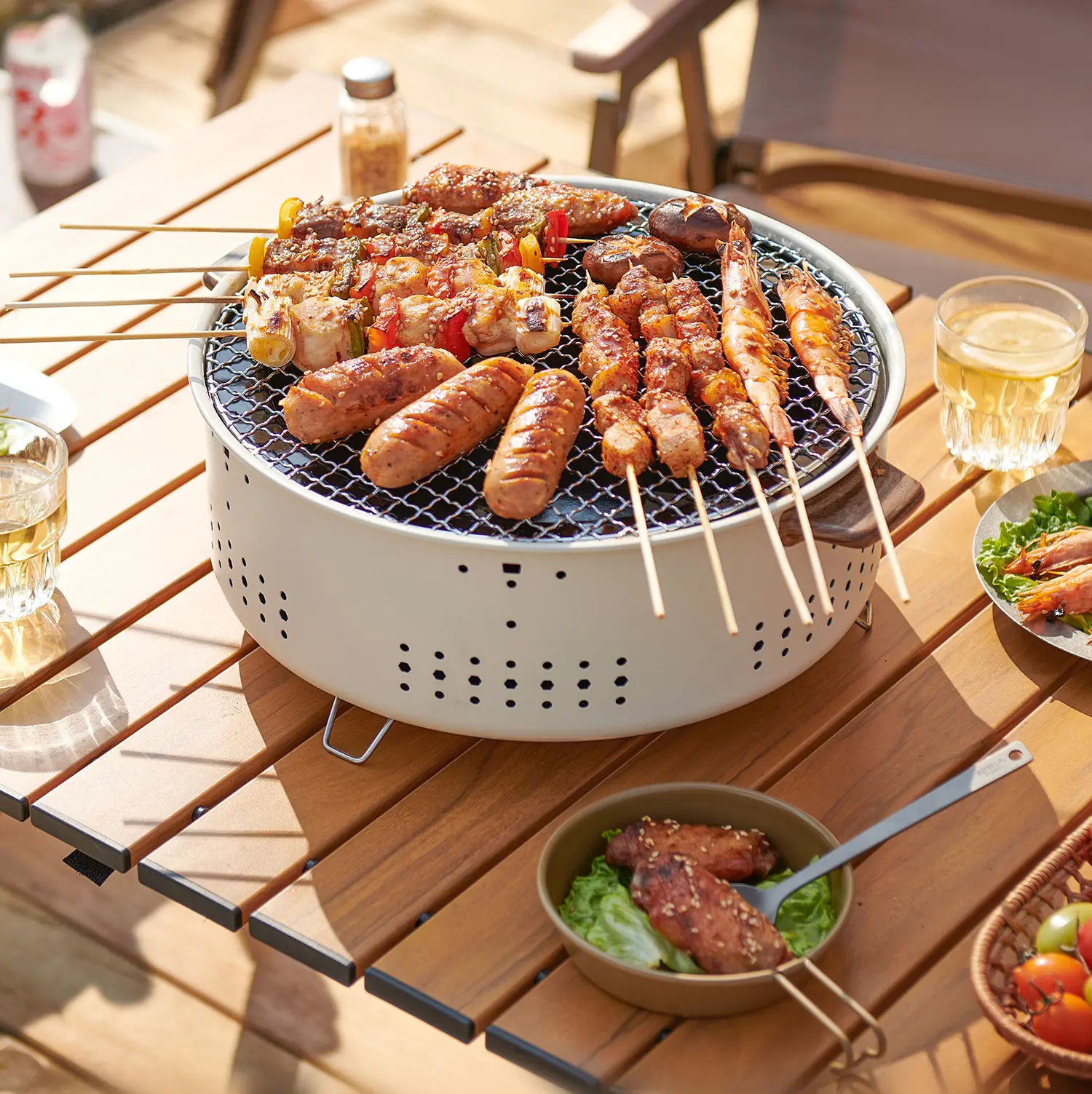 Portable round charcoal BBQ grill