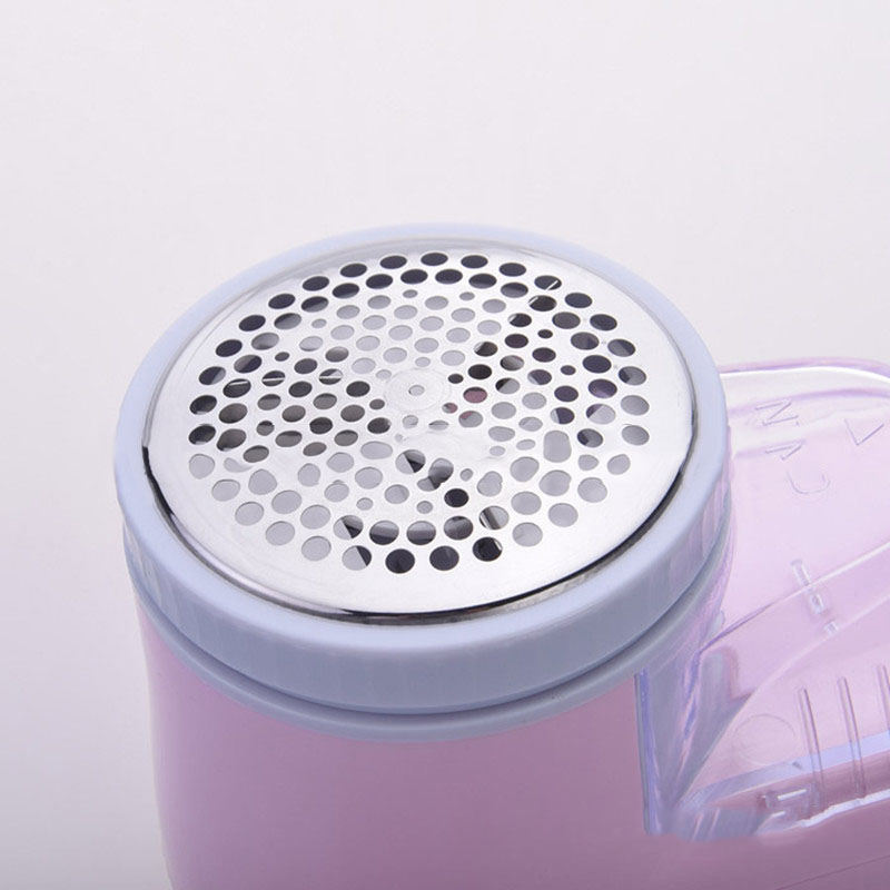 Rechargeable electric lint remover